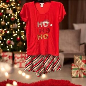 Em & Alfie Two Piece Christmas PJ Short Set
Size Large